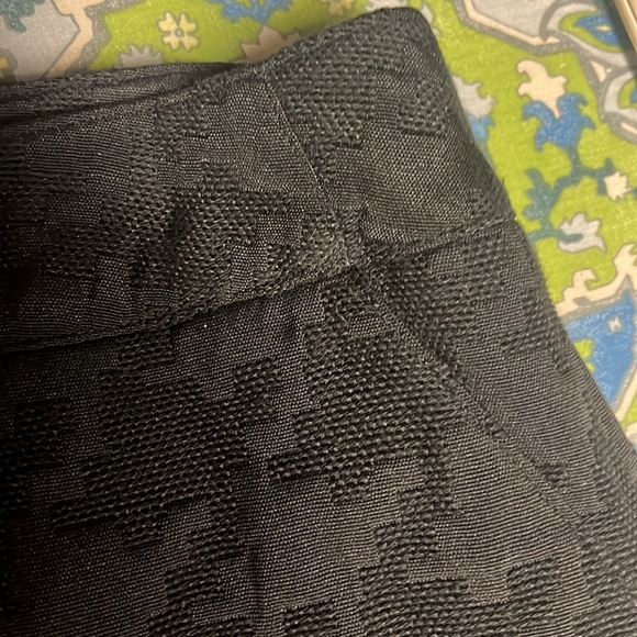 Black, houndstooth plaid pattern, pencil skirt - Picture 7 of 8